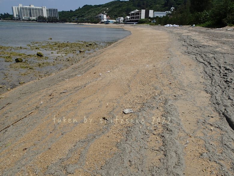 2022/4/7現在、沖縄恩納村マリブビーチ最西端の軽石状況