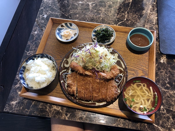 琉球千年豚ロースカツ定食+エビフライトッピング